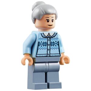 LEGO Super Heroes Aunt May Minifigure from 76115